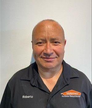 photo of our employee roberto